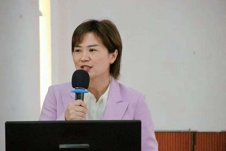 构建高效课堂,争做爱钻研的筑梦者_刘苗苗