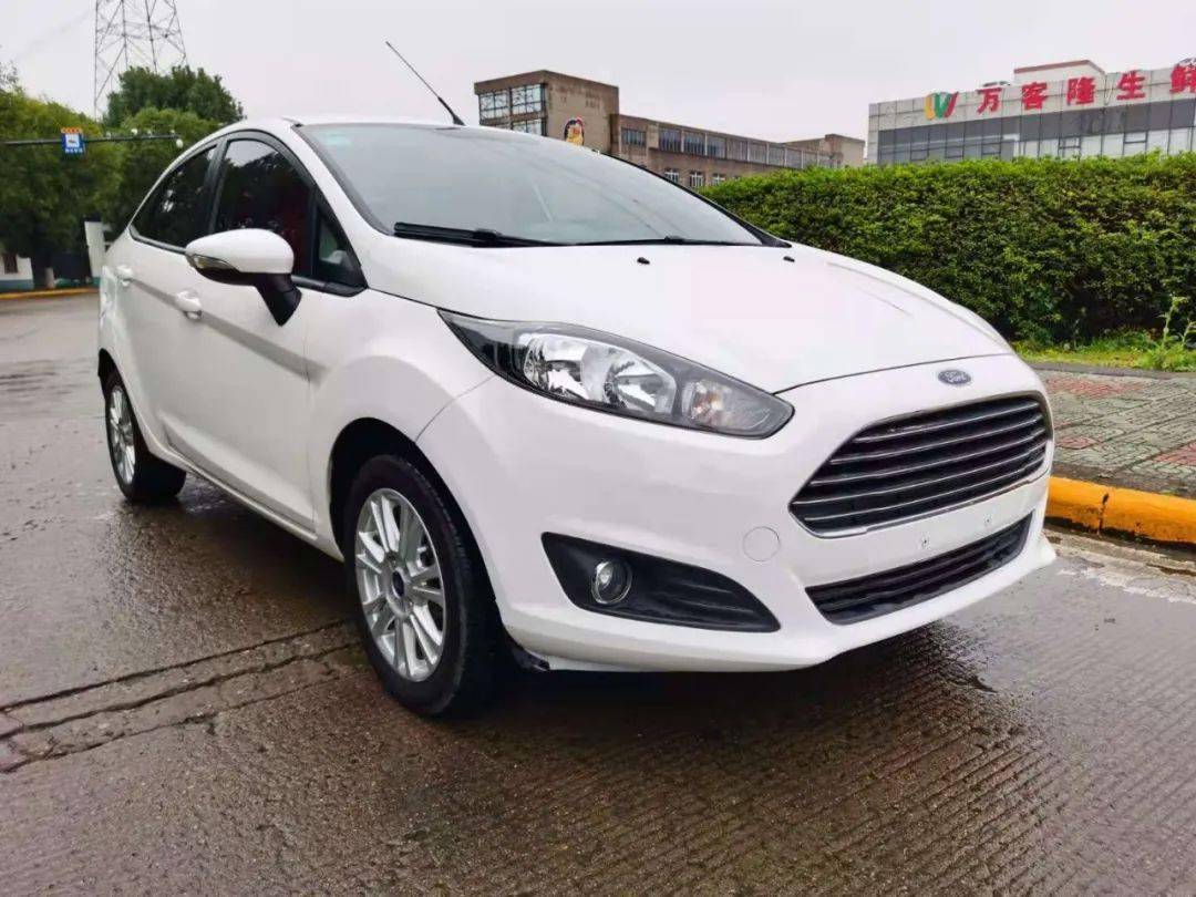 精品代步小福特6万多公里自动15排量