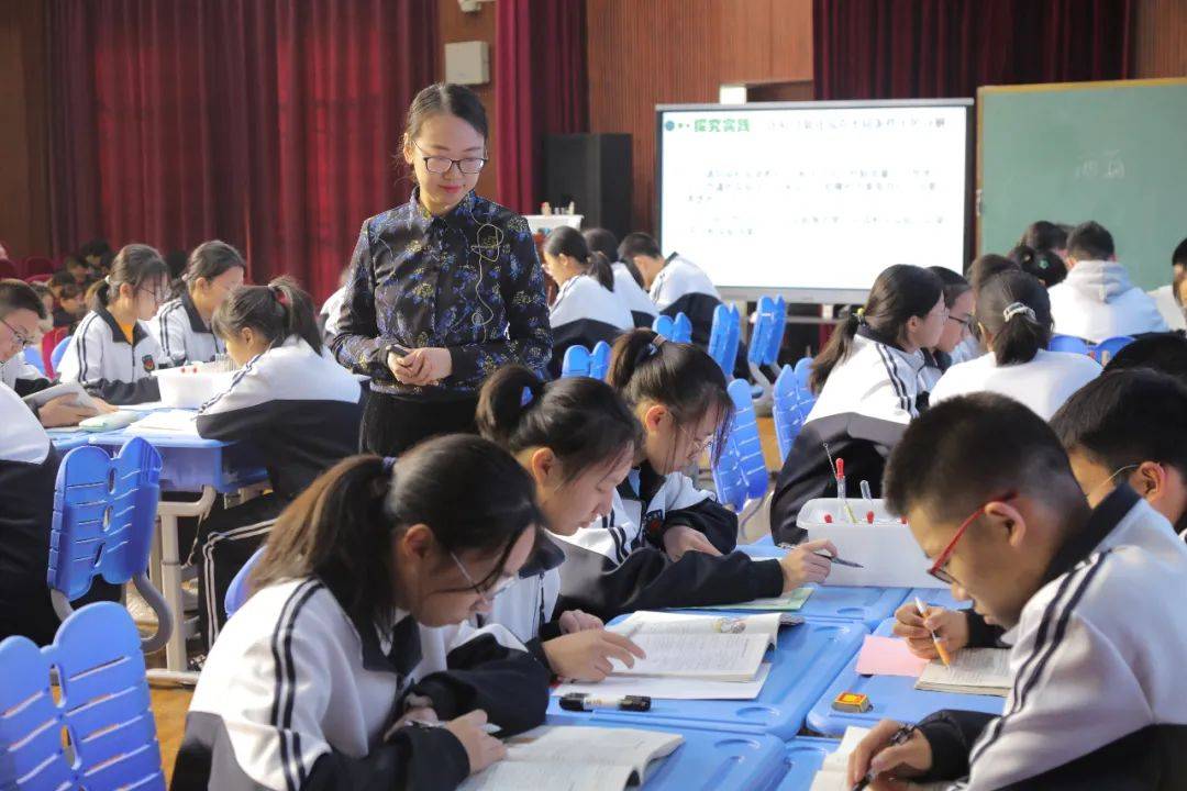 大连36中学的杨秀梅老师代表上课教师进行了教学反思.