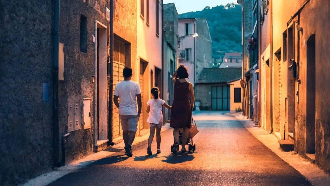 一个人最大的灾难对外人和气对家人发脾气