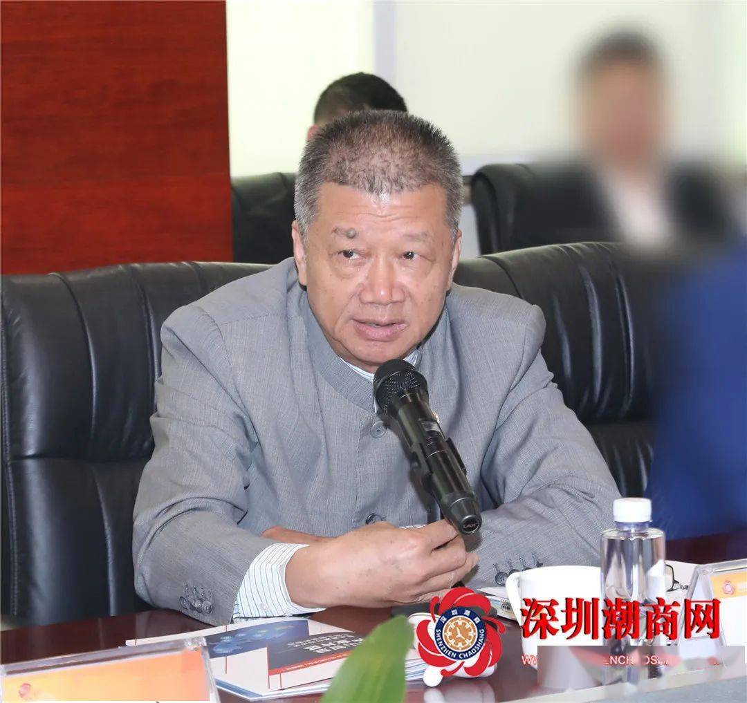 我会党委书记邓东(左),名誉会长郑桂泉(右)我会名誉会长张庆杰(左)