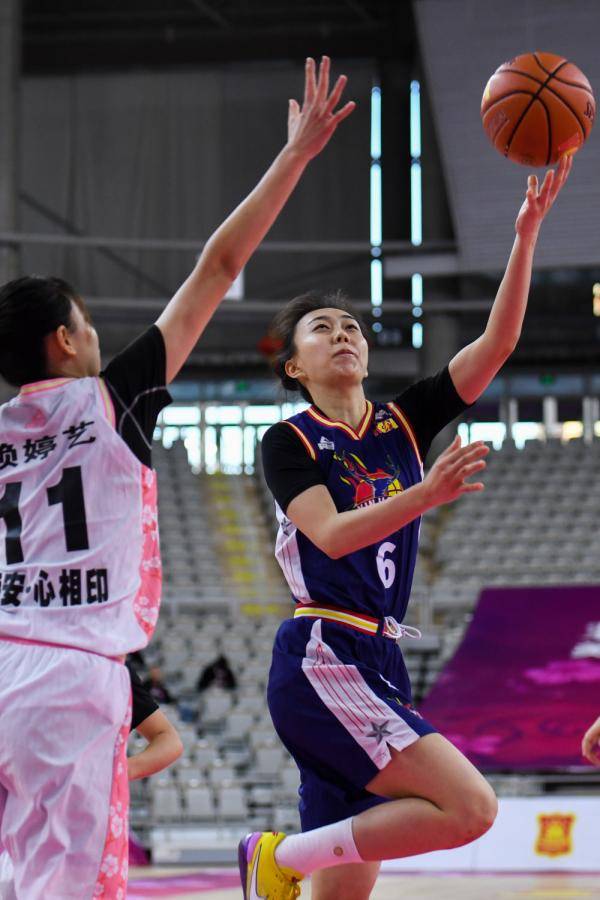 新疆女篮队员图片