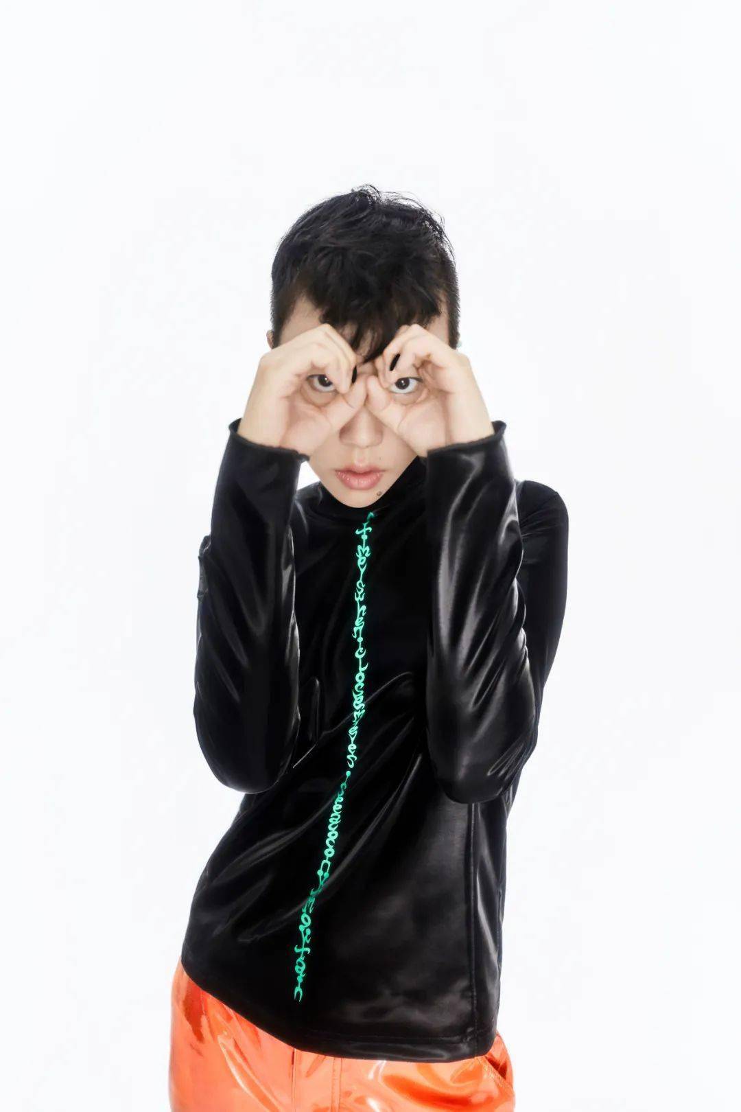 喜欢窦靖童的乐迷会感到幸福,因为到《gsg mixtape》她有肉眼可见的