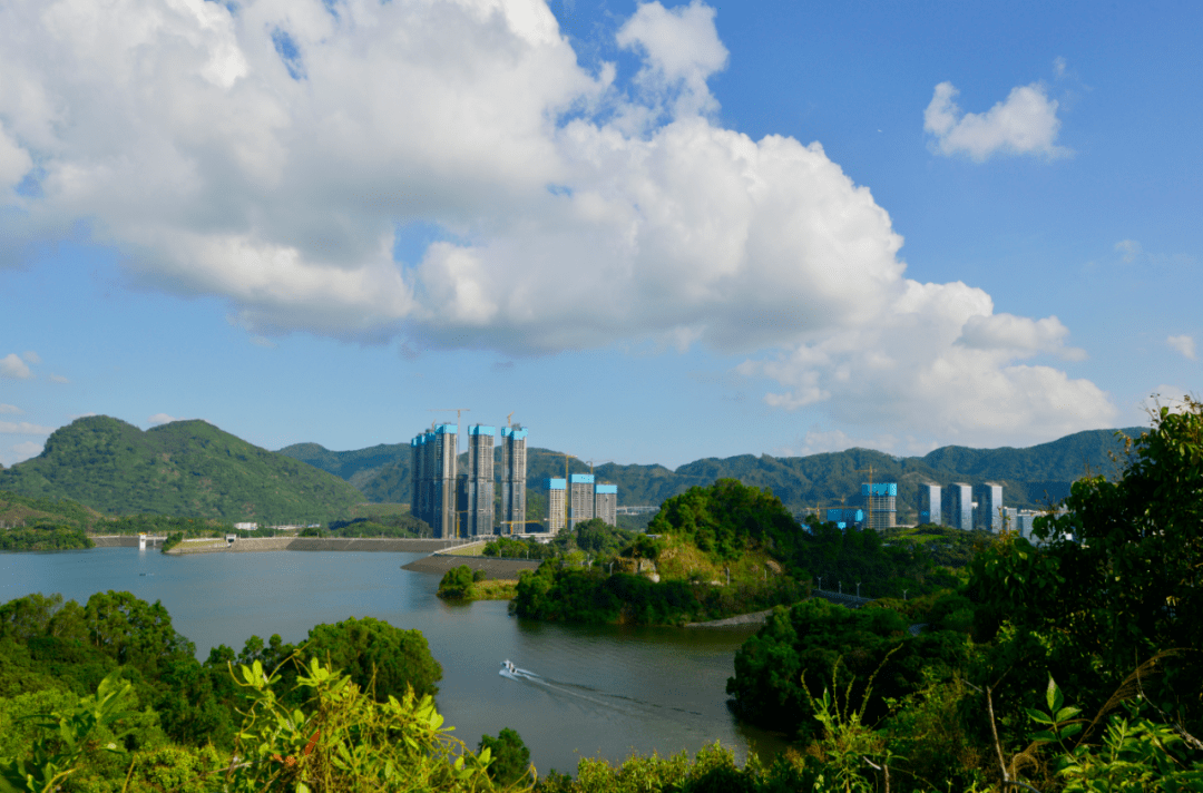 长岭陂水库与项目交相辉映与此同时,项目还接驳广东省二号生态休闲