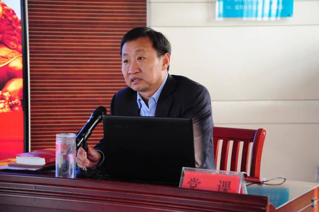 12月4日下午,聊城市第四人民医院党委副书记郭敬春讲授了一堂题为