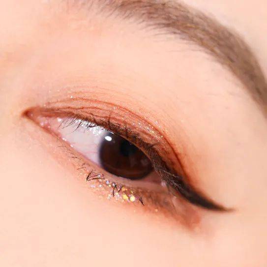 不懂就问,这剧的桃花眼影是认真的?