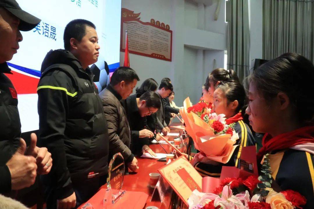 县长王秀英,广昌县青少年足球健儿们的身姿吧小编带大家去现场看看来