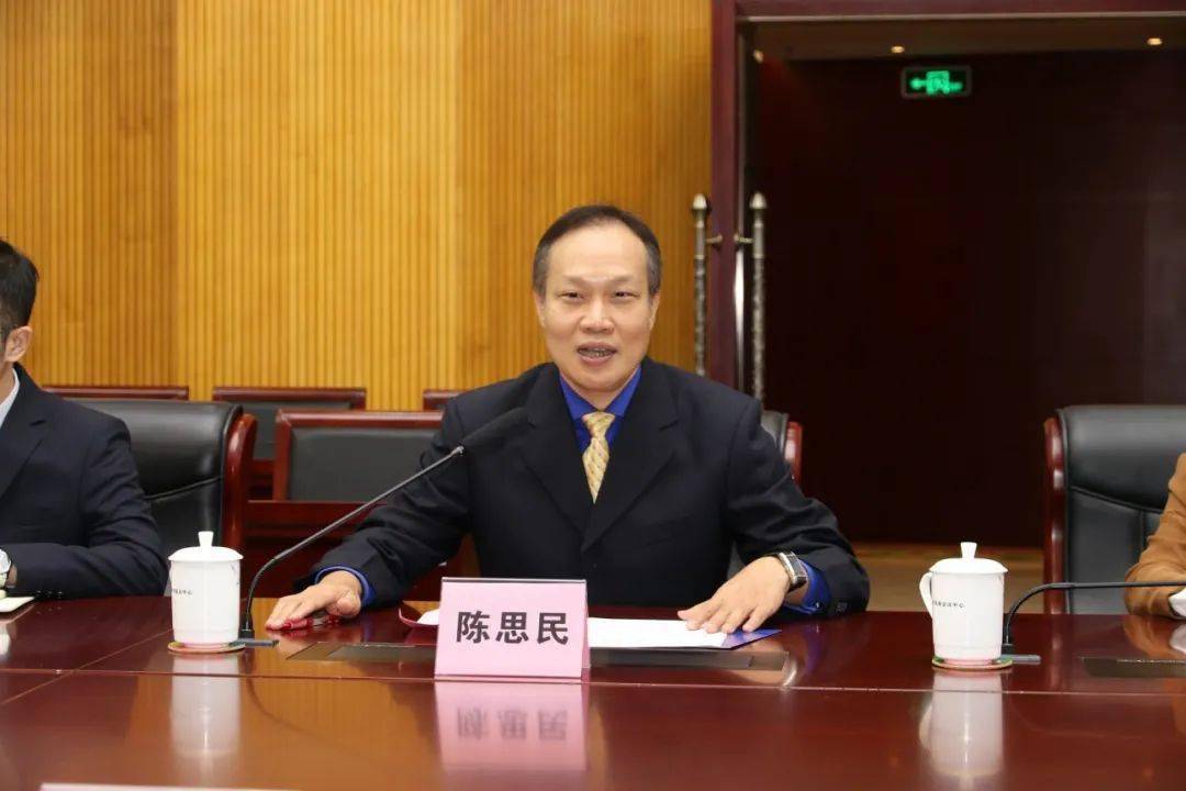 在陈思民主任,陈德俊区长的见证下,郭义善副区长与