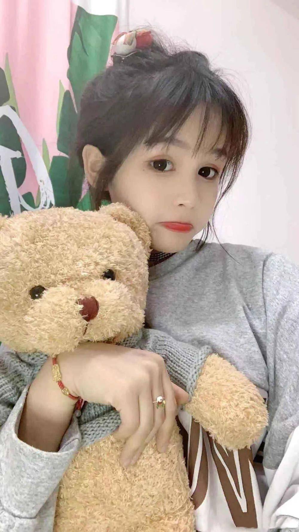 手机壁纸网红萌小叶