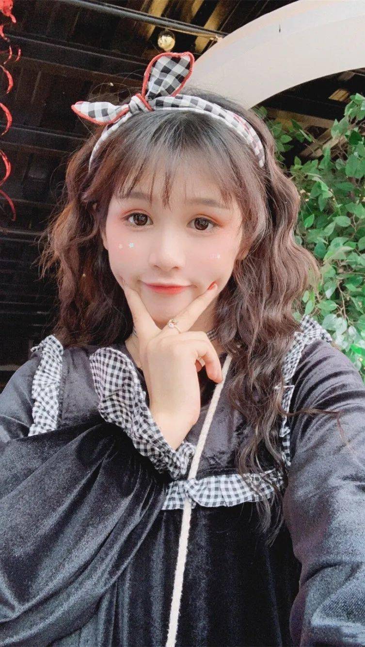 手机壁纸网红萌小叶