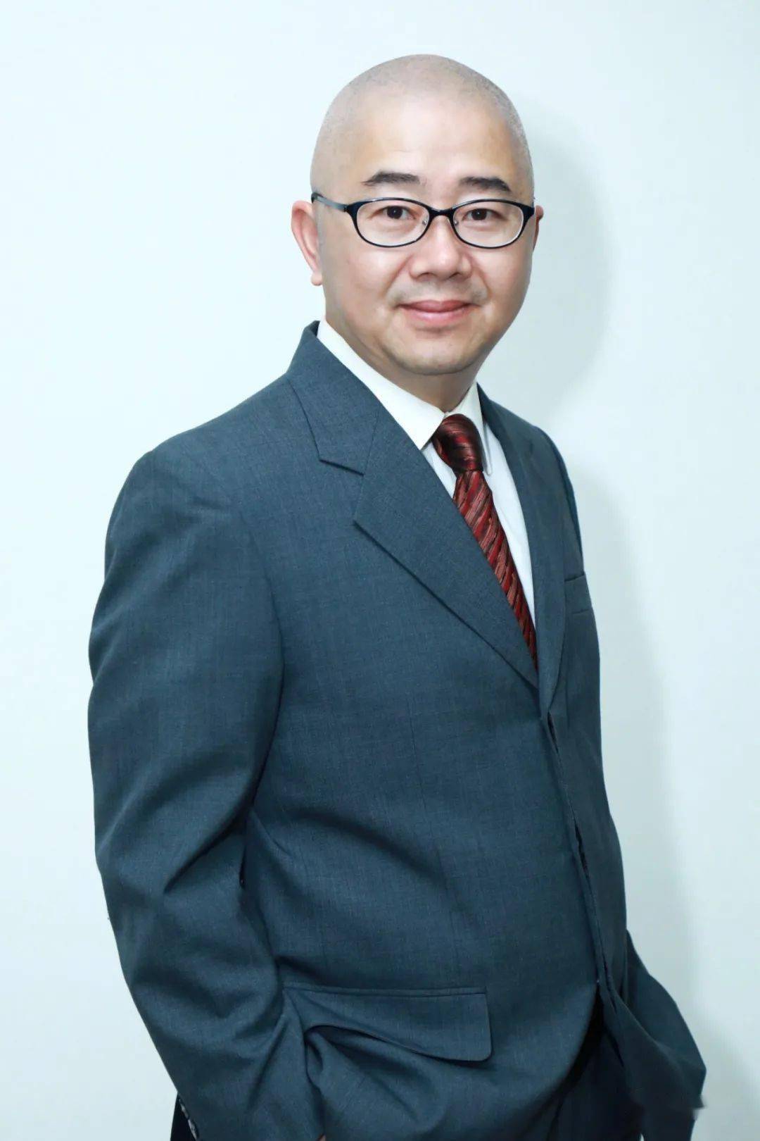 邓志驹,著名粤剧演员,广东香山粤剧团法人及艺术总监,香山粤剧研究院