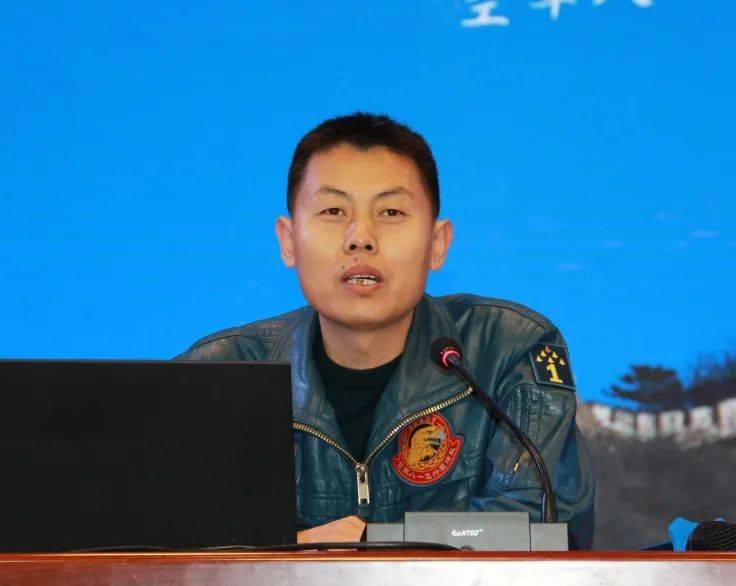 《忻中大讲堂》,中国人民解放军空军八一飞行表演队参谋长魏国毅回