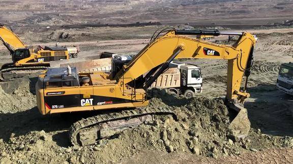 工程机械卡特挖掘机cat385c375联合作业