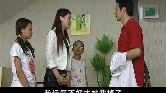 巴啦啦小魔仙美琪妈妈因为丢了工作脾气变得好古怪