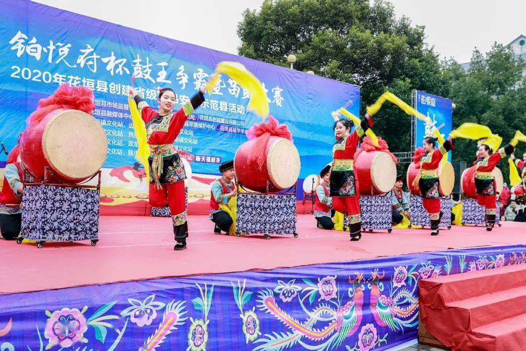 猴兒鼓,花鼓,團圓鼓……等數十種精湛的苗鼓打法讓人歎為觀止,恰如