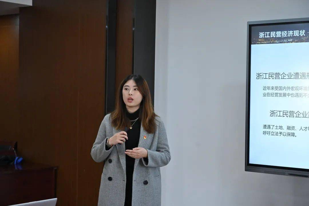 献上"冬日暖心宝"|嘉兴市"暖心扶企"青春助力专项行动走进秀洲