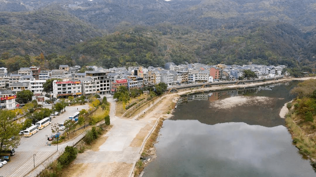 "在永嘉县沙头镇珠岸村永嘉书院入口