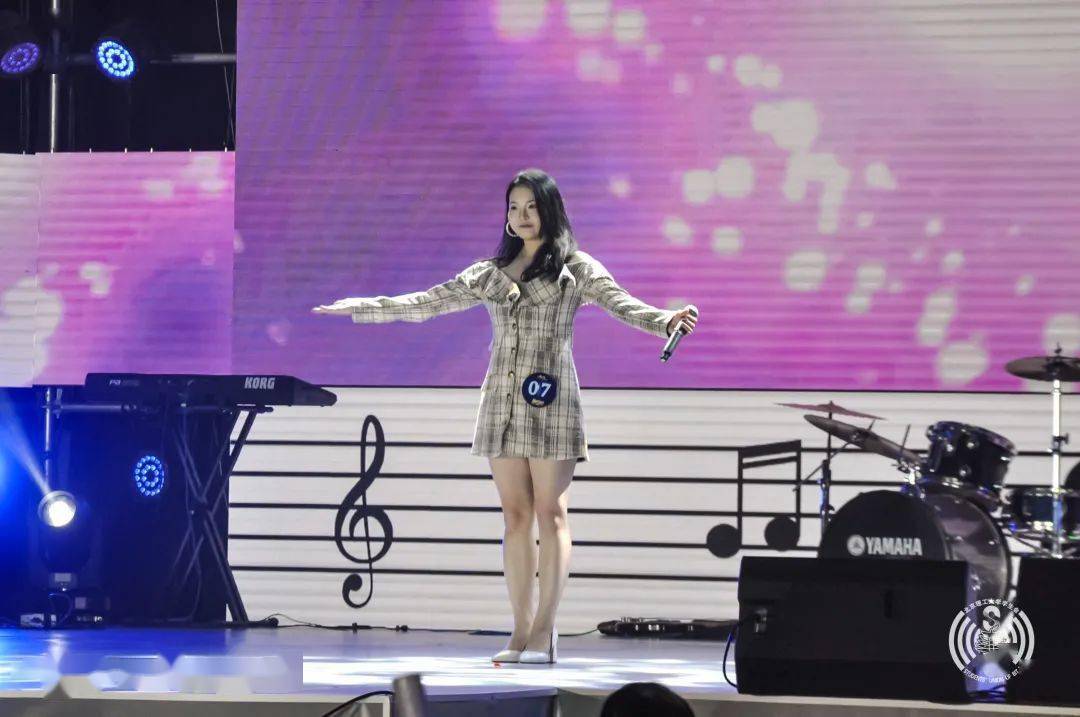 (经管赛区)歌手 王梓(睿信赛区)歌手 李慧怡(睿信赛区)帮唱 邱欣妮