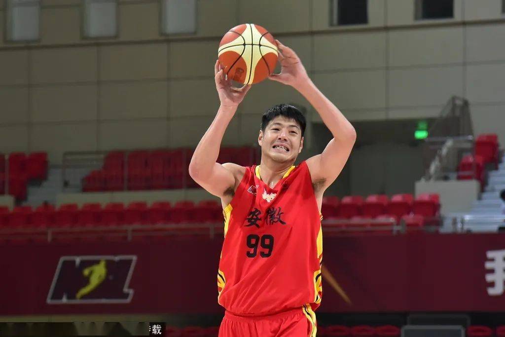 杨文博21分带领球队轰出14-0进攻潮 5将上双安徽文一轻取重庆