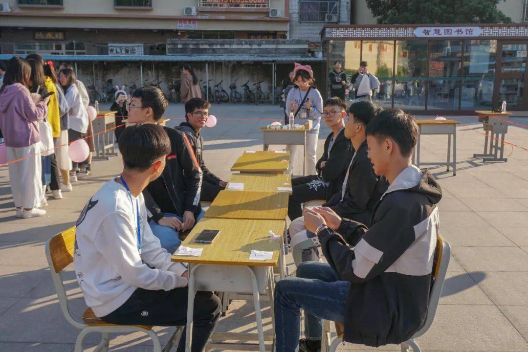 热闹现场揭西河婆中学90华诞今日的你格外漂亮