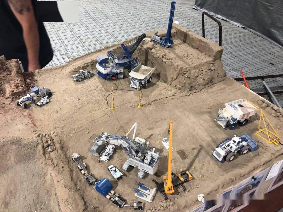 只有震撼二字形容手工达人的矿山机械模型和模型场景