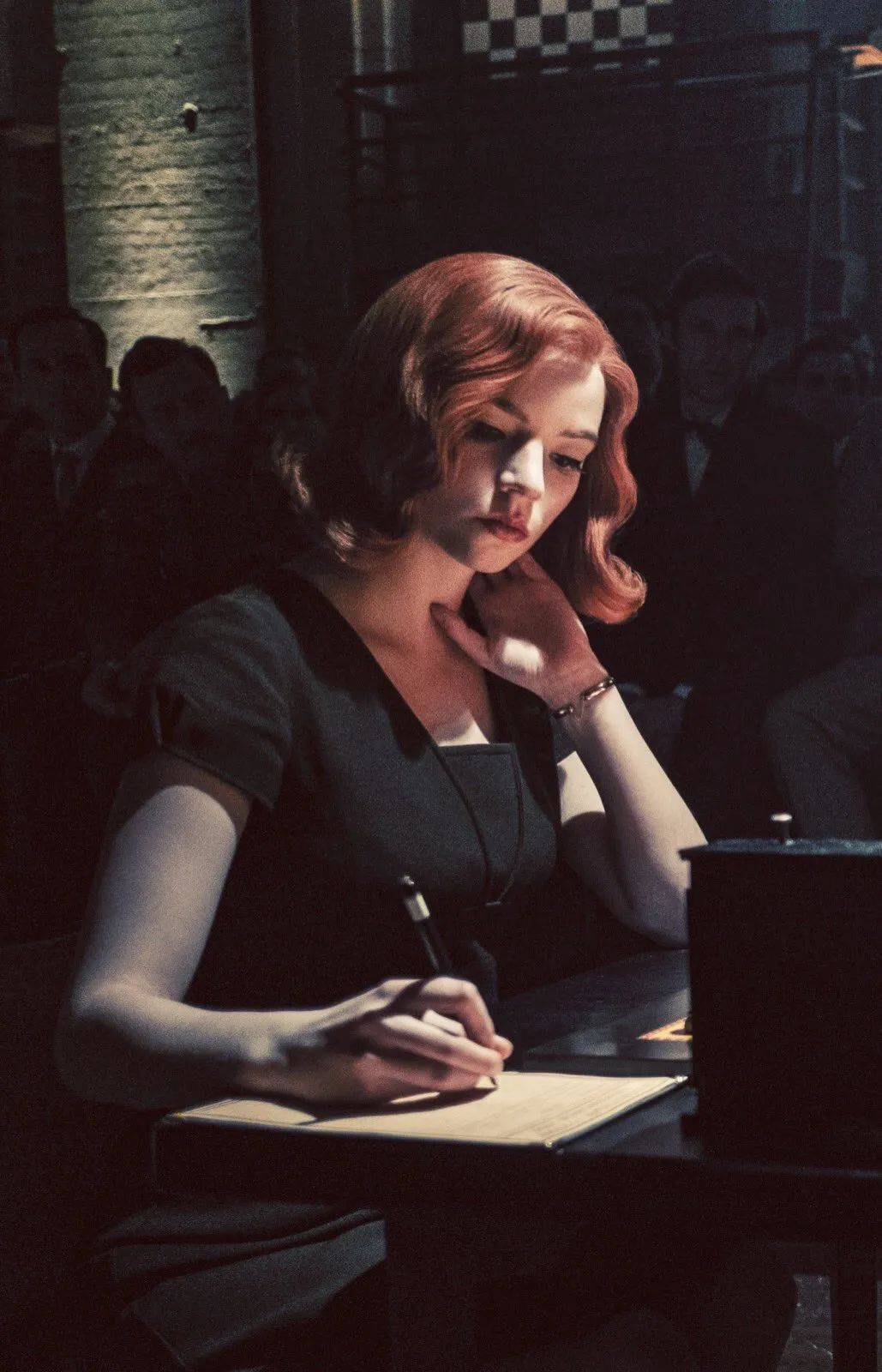 之后,她出演了《分裂》,《微缩屋工匠》,《浴血黑帮》,《爱玛》,《后