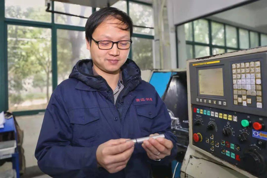 钳工(技师),浙江科惠医疗器械股份有限公司职工技能之星在申雁宝眼中