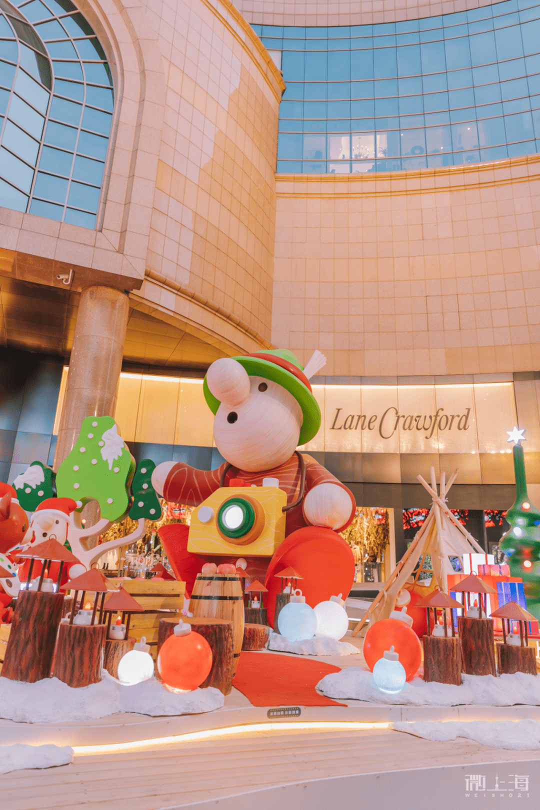 müllerchen吹烟小木像闪现大上海时代广场!