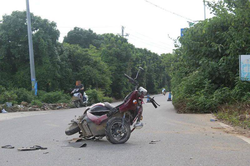 血的教训灵山一未成年骑电动车酿事故致4人受伤