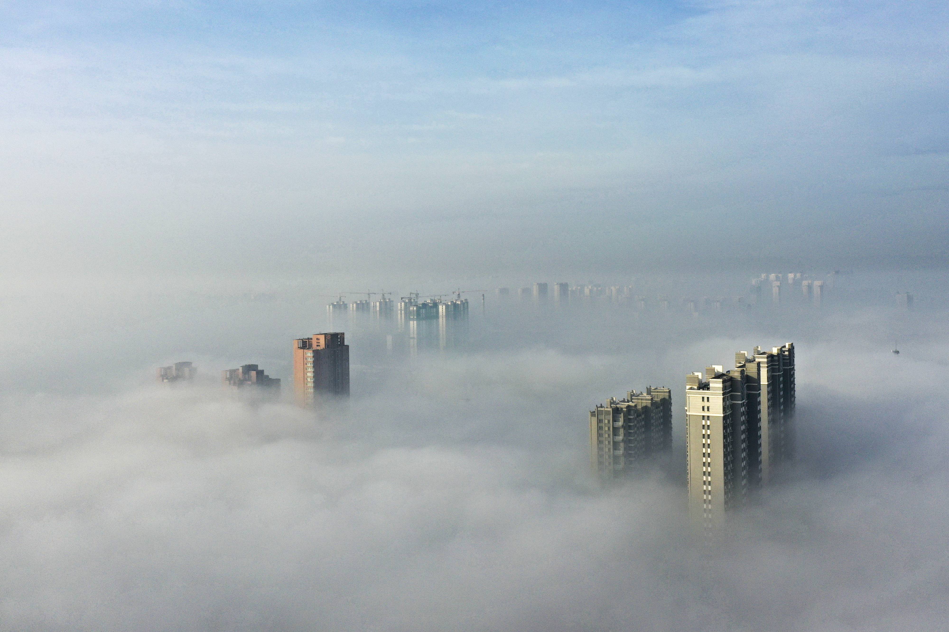 河北邢台现平流雾景观