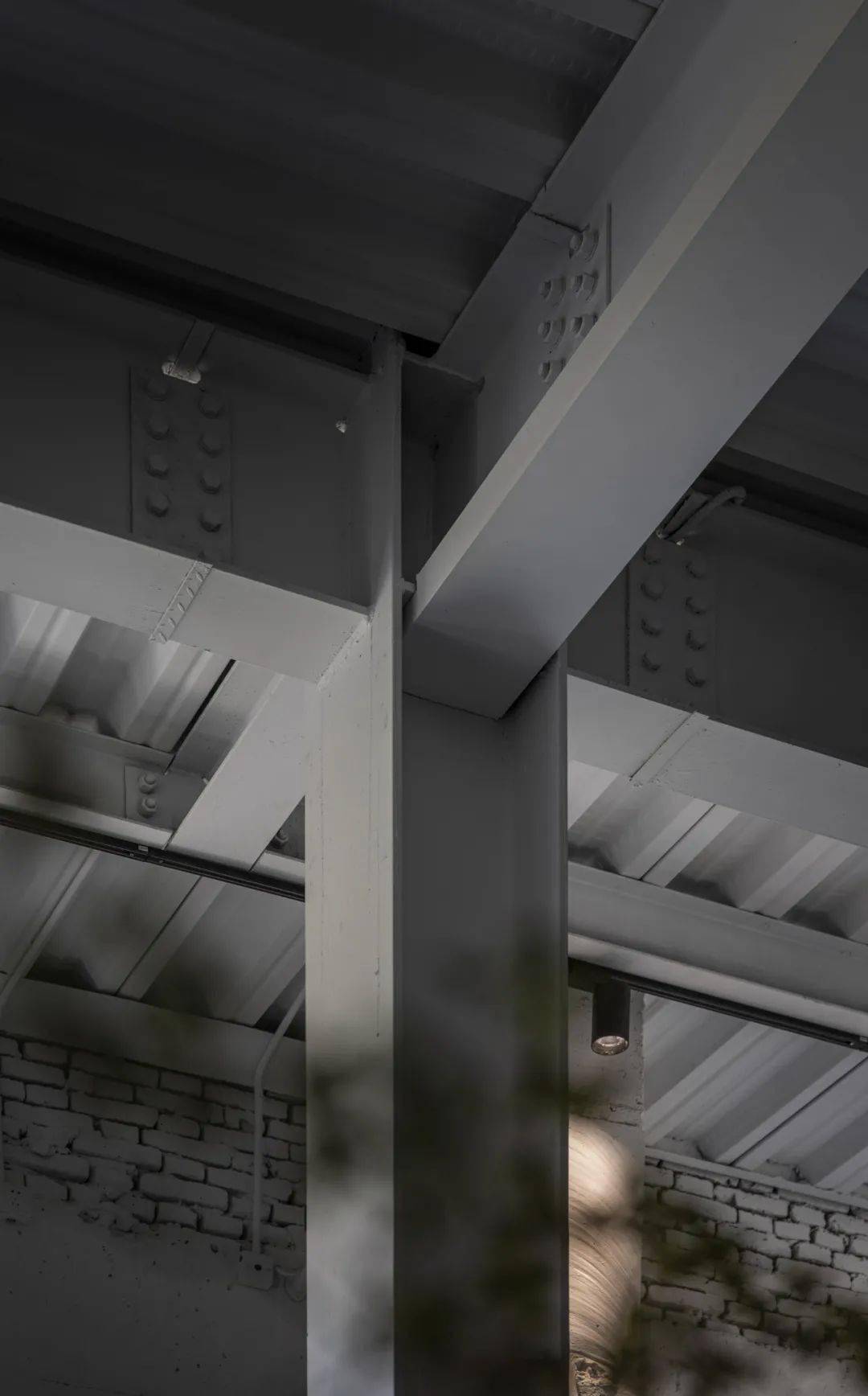 黑白工业感,舒适与美的平衡 | if design