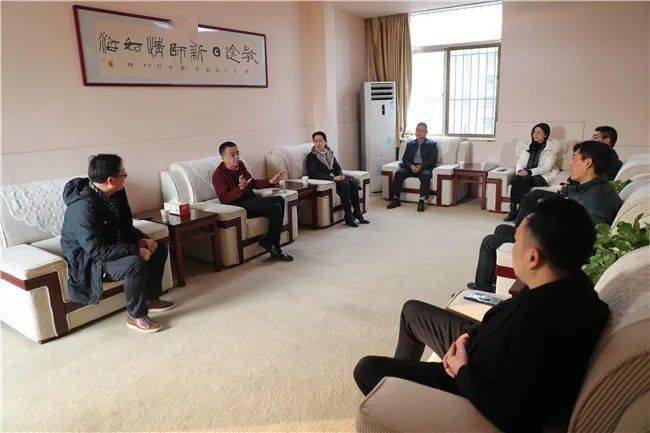 座谈会上,李顺成校友深情地回忆了在母校学习的情景,介绍了星际荣耀