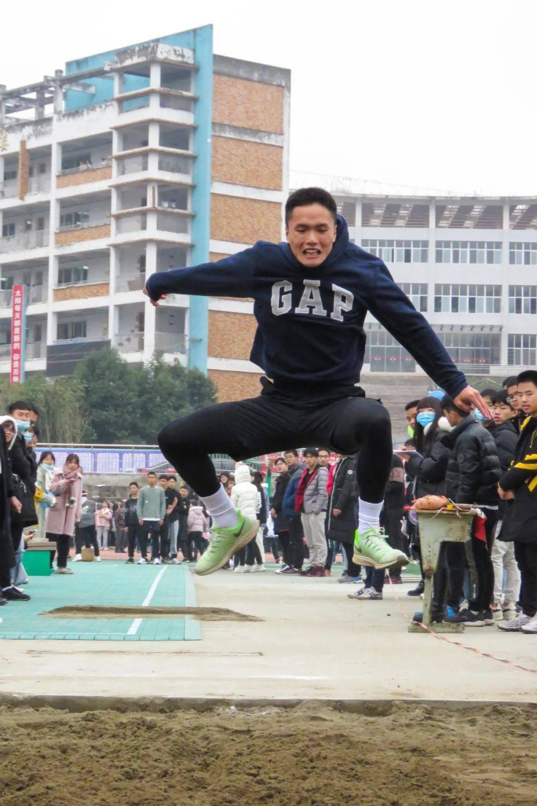 又紧张又搞笑烈面中学2020年冬季运动会亮了