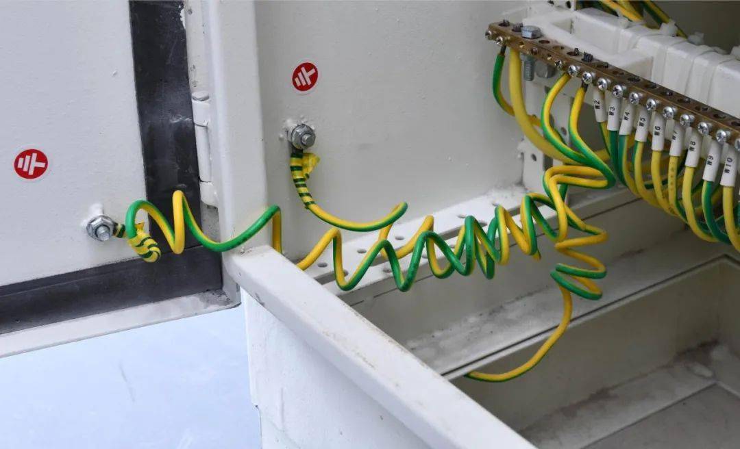 门柜接地配电箱内接线线路标识一线一孔6,管道井管道井空间狭小,管道