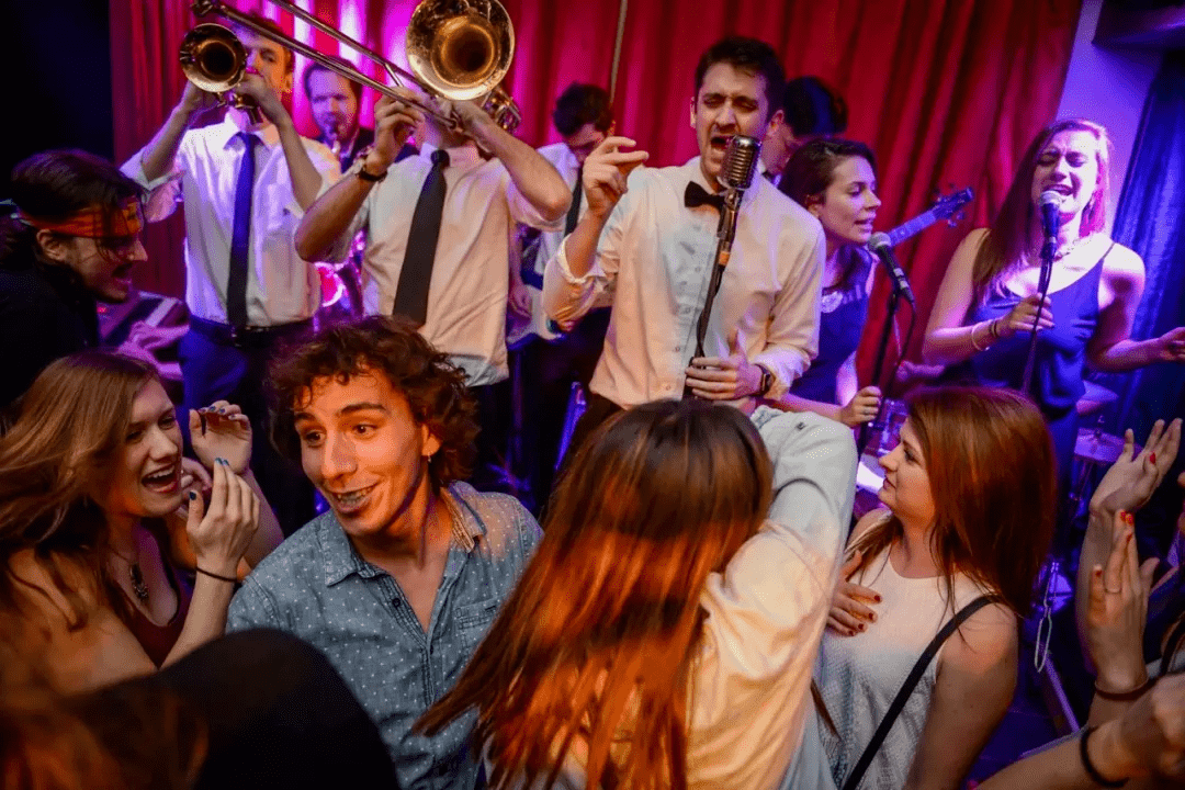 nyepartybubblesbowtieswiththemacdaddies气泡领带复古跨年派对