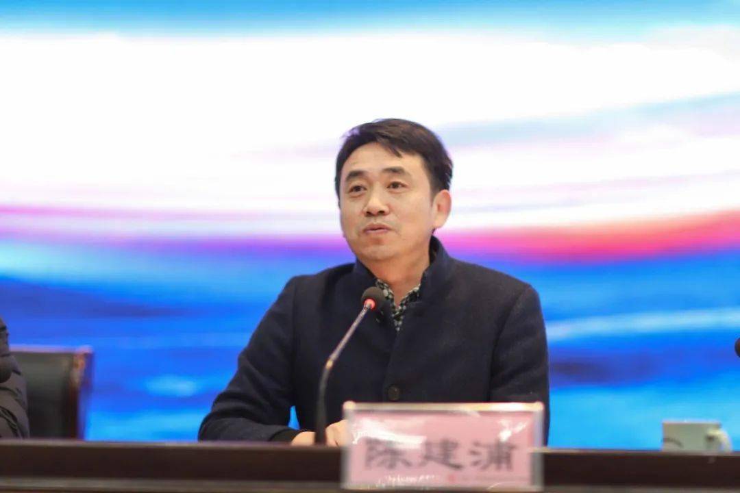 县教育局局长陈建浦,县发改局毛文龙副局长,县人事劳动和社会保障局