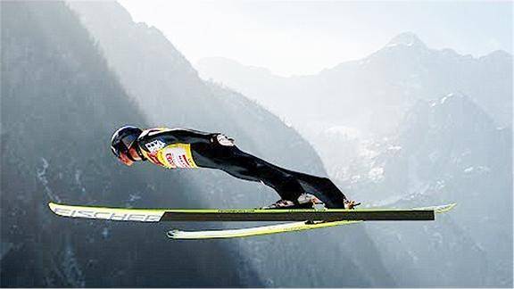 恐怖的跳台滑雪失误40度斜坡飞跃这画面看呆所有人