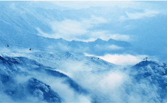 湛蓝的天空,巍峨的山峦,皑皑的雪山,远远望去,苍茫震撼……梵天净土