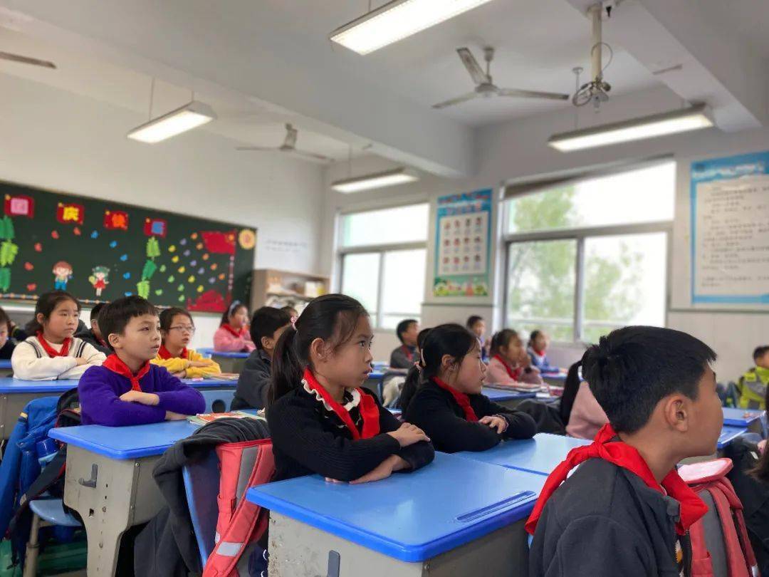 鹿城党群活动播报中心为临江小学三3班开展国际跳棋教学实操活动