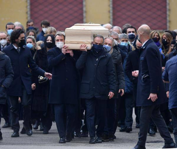 意大利足坛名宿保罗·罗西葬礼举行