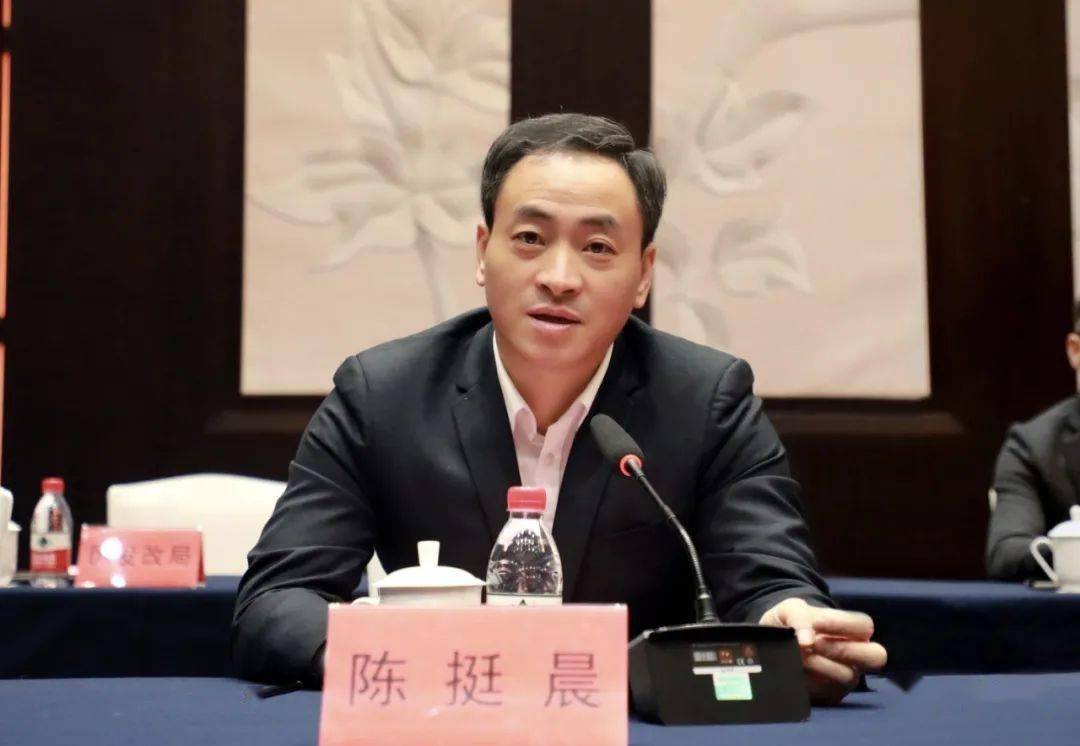陈挺晨对双方协议的正式签署表示祝贺,同时指出,椒江以数字经济"一号