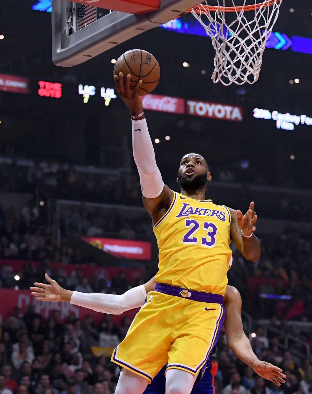 校园篮球月度挑战开启!考验你上篮水平的时候到了_视频