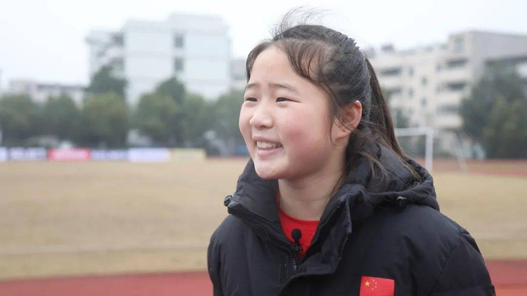 浙青冠不知疲倦的奔跑为了成为梦想中的自己浙江足球女孩儿张洁