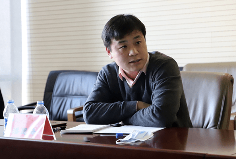 中国人民大学教育扶贫课题组组长潘昆峰在座谈会上发言.