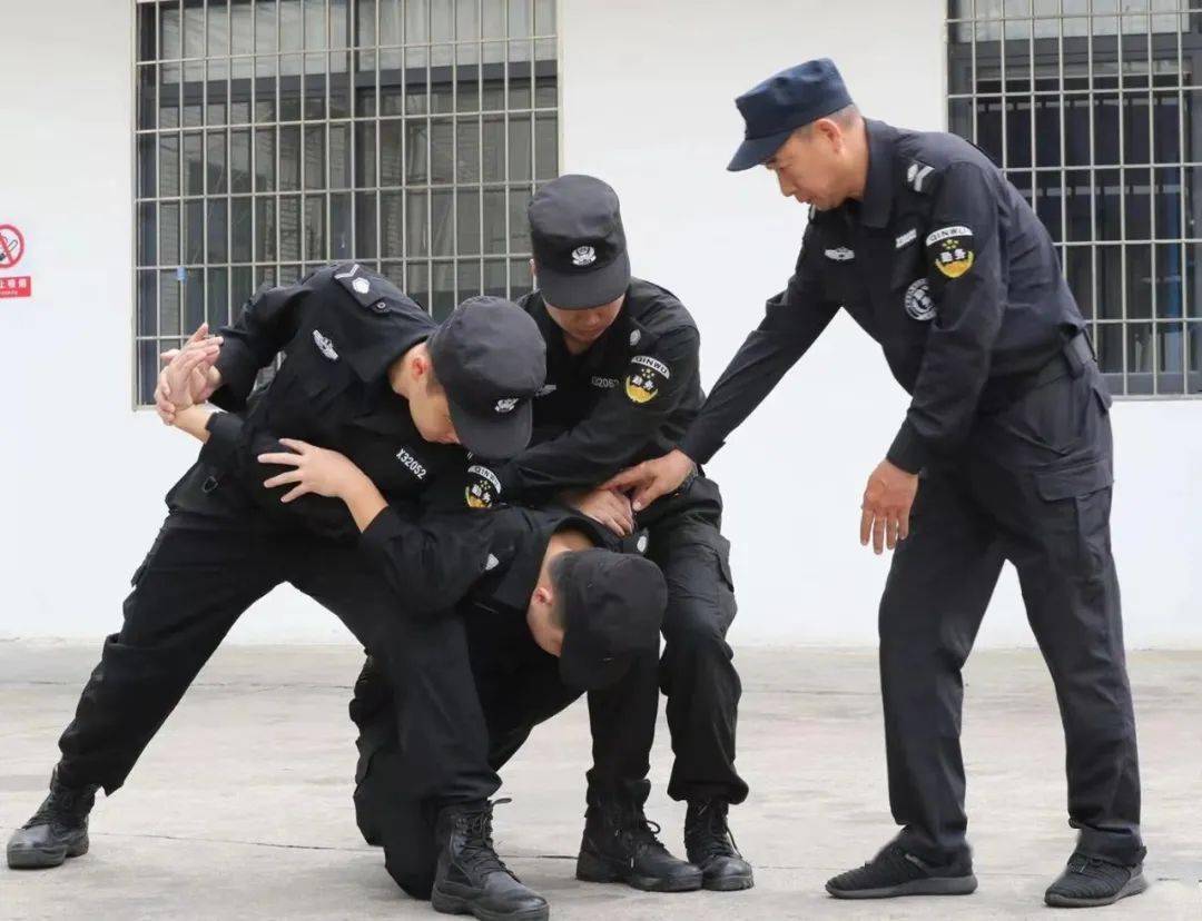 洪文庆是集美公安分局巡特警反恐大队辅警队长.