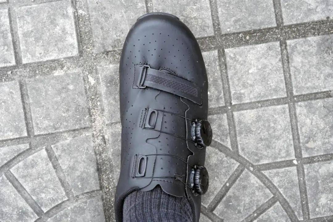 国产品牌入门碳底公路锁鞋横评_鞋底