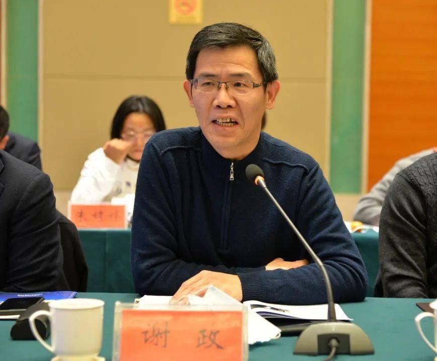 谢政主任讲话参观园区企业活动期间,商会企业家考察团在桐城经济开发