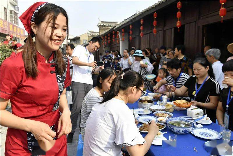 早上赶来吃狮子头,马蹄酥,响淋锅巴等等的柘皋特色早点,回味无穷,又买