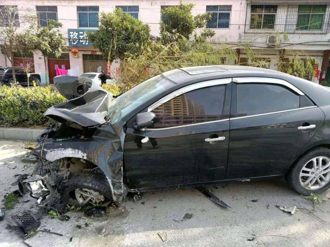 河南邓州昨天中午车祸图片