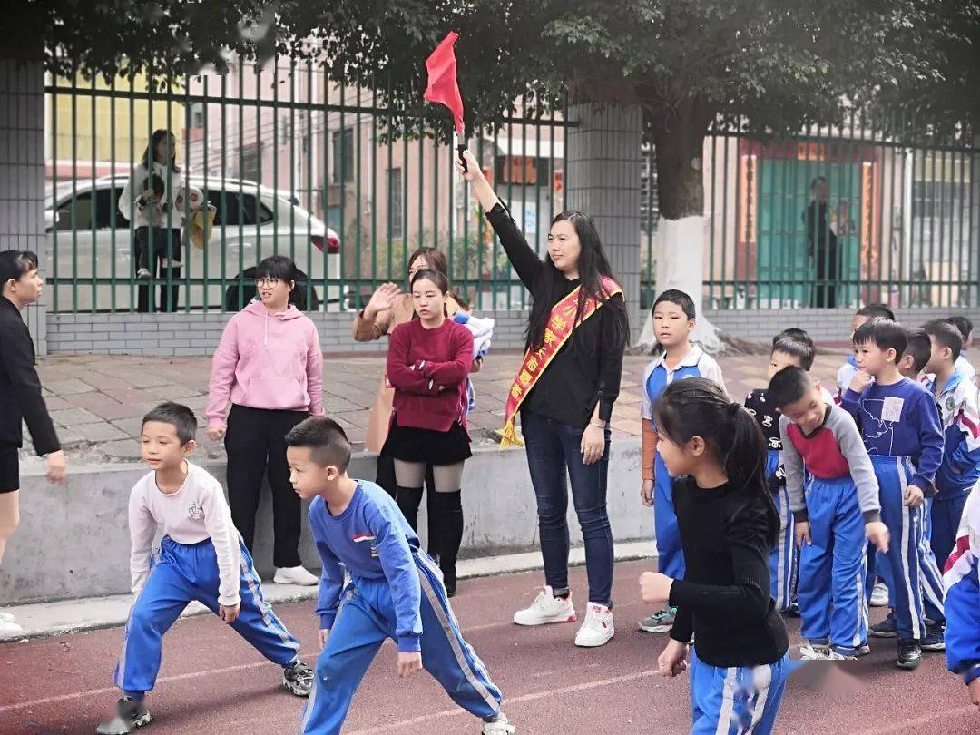 红荔小学家长志愿服务队协助学校开展《国标》监测体育运动会 !